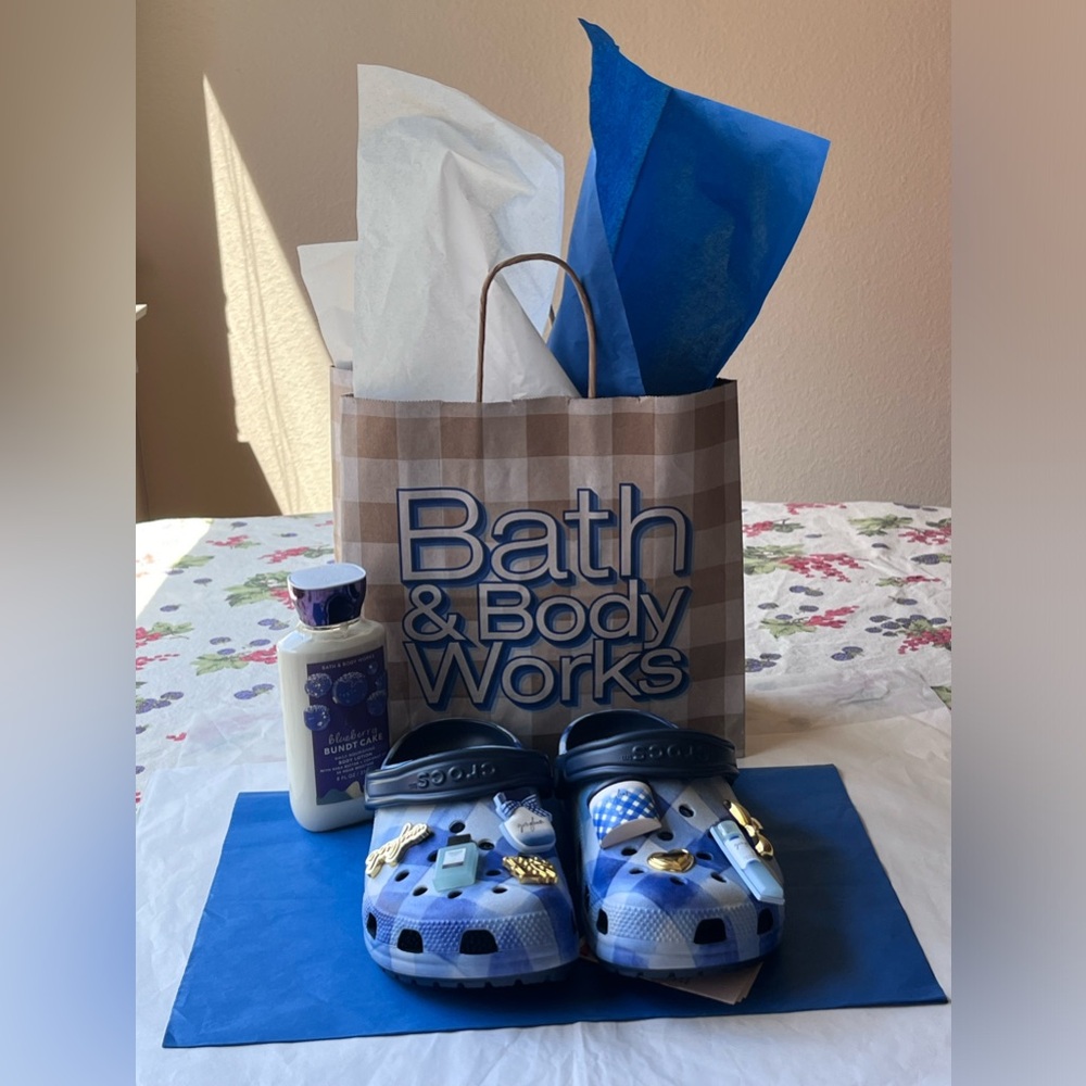 💙🤍💙 BATH & BODY WORKS X GINGHAM CROCS BUNDLE 💙🤍💙 NWT 💙🤍💙